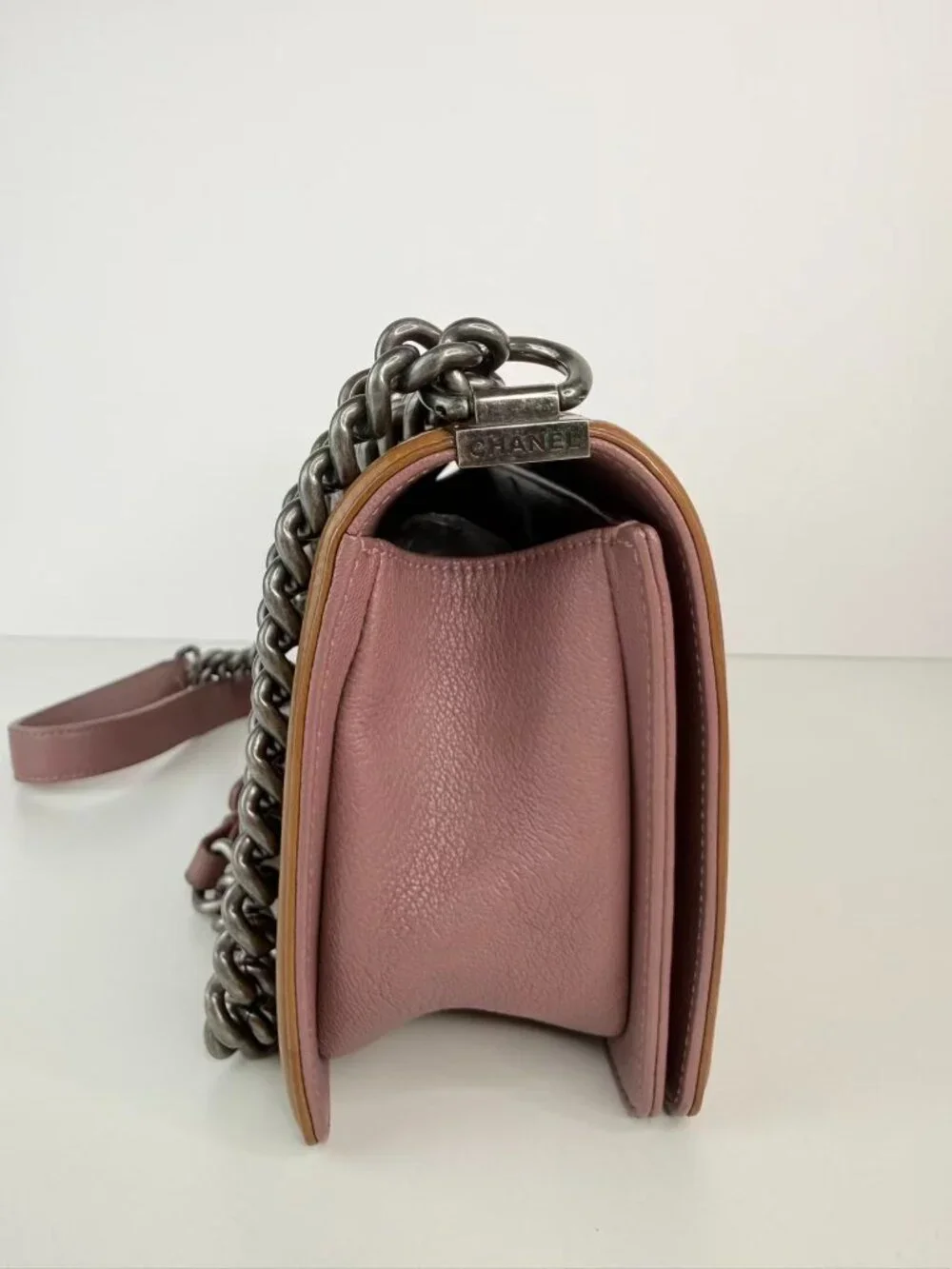 Channel boy flag crossbody bag - Picture 7 of 12